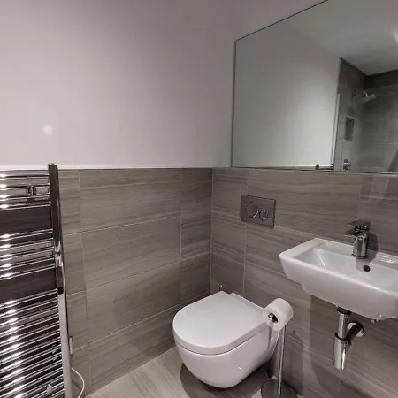 The Botanist's Hideout - Luxury Retreat With Parking Apartament *