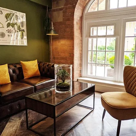 The Botanist's Hideout - Luxury Retreat With Parking شقة *