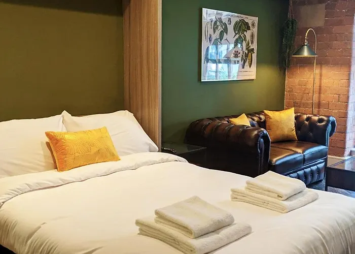 The Botanist's Hideout - Luxury Retreat With Parking דירה *